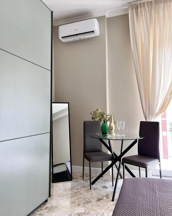Apartament Visconti 90 Bari 0*,